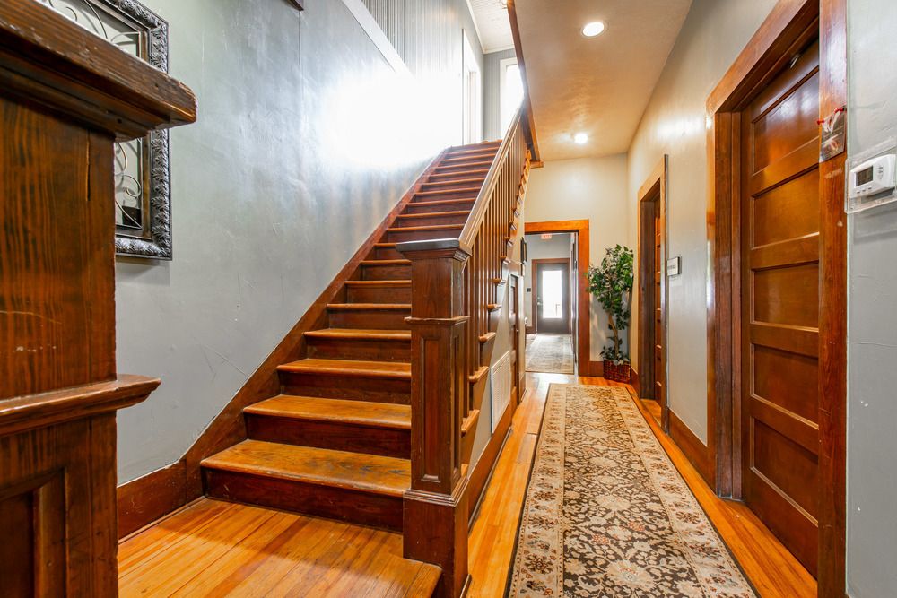 Thomas House: 322 W Hopkins St, San Marcos, TX 78666
